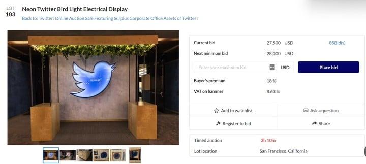 The neon light in the form of the Twitter logo is offered on the auction site Heritage Global Partners.